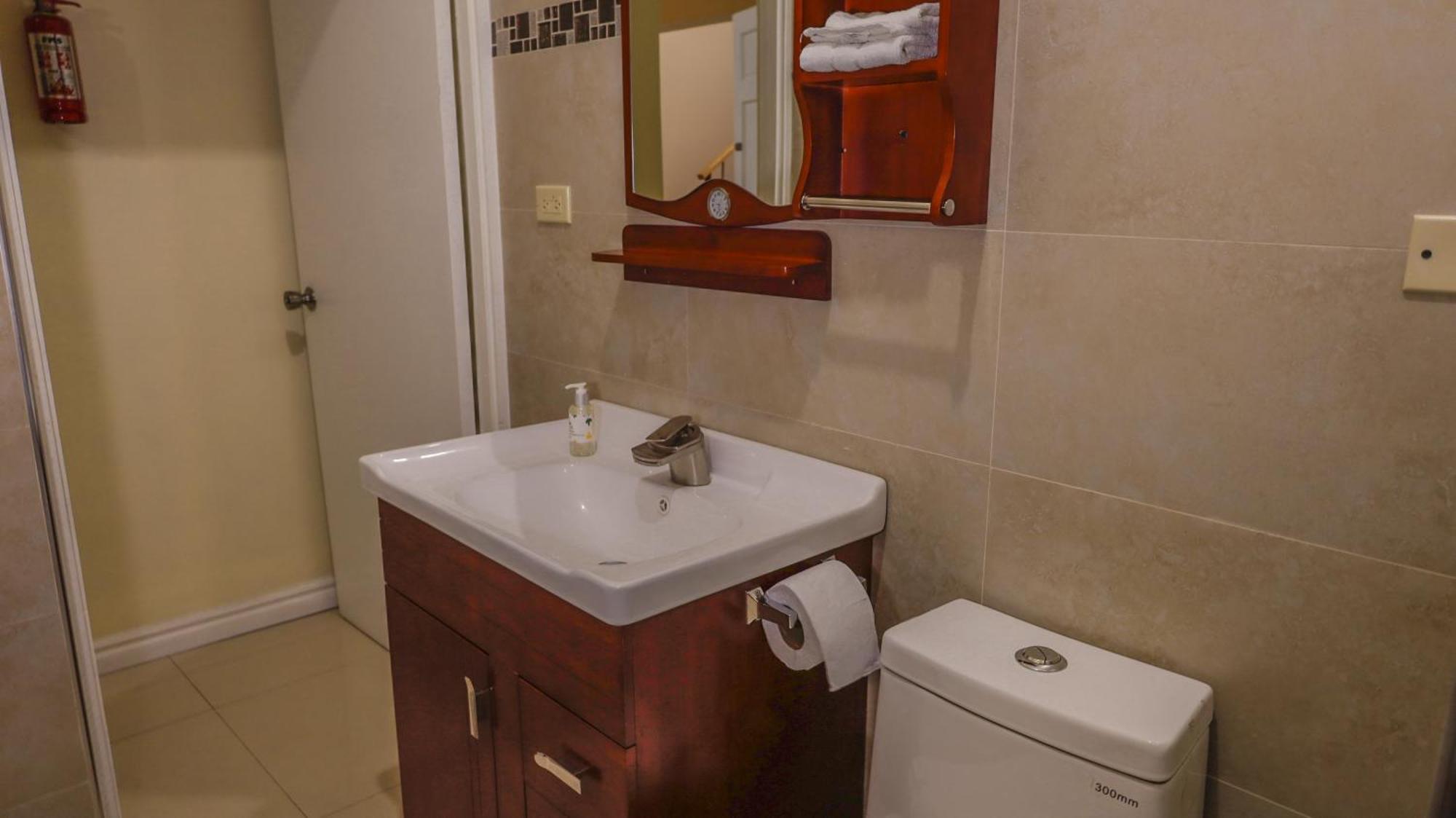 Ivs Bed And Breakfast Kingston Dış mekan fotoğraf